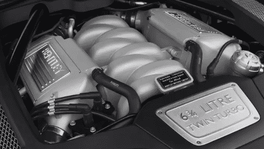 宾利组装了传奇V8发动机的最后一个实例