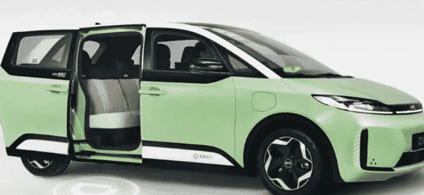 中国的比亚迪和滴滴推出了专为乘车称赞的D1电动汽车