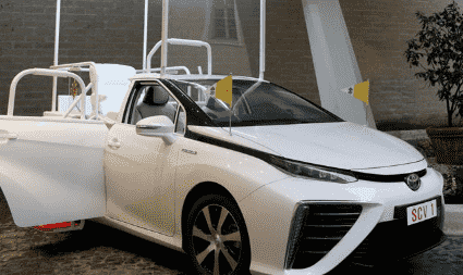 最新的Popemobile是氢动力的丰田Mirai